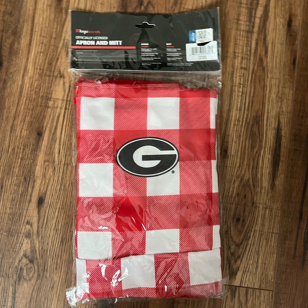 UGA bulldogs apron and oven mitt set